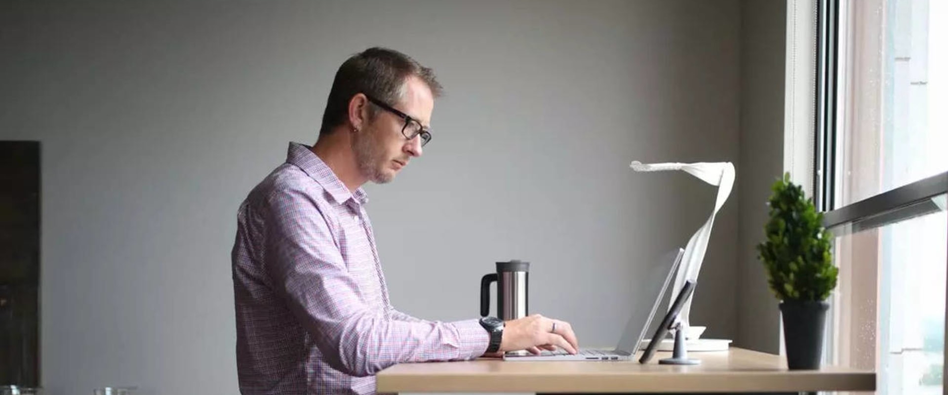 The Benefits of Height Adjustable Desks for Increased Energy Levels and